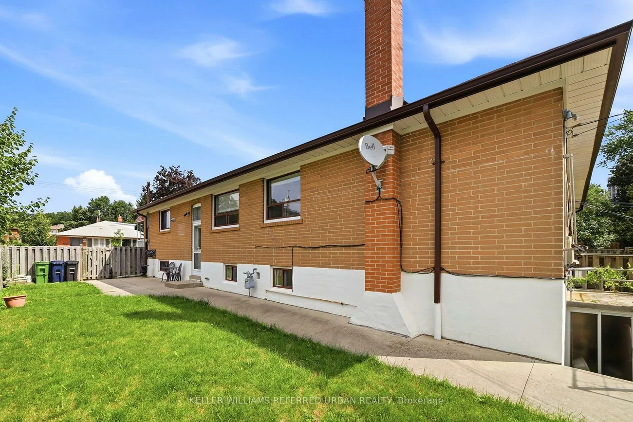 49, Santa Barbara, Willowdale West, Toronto