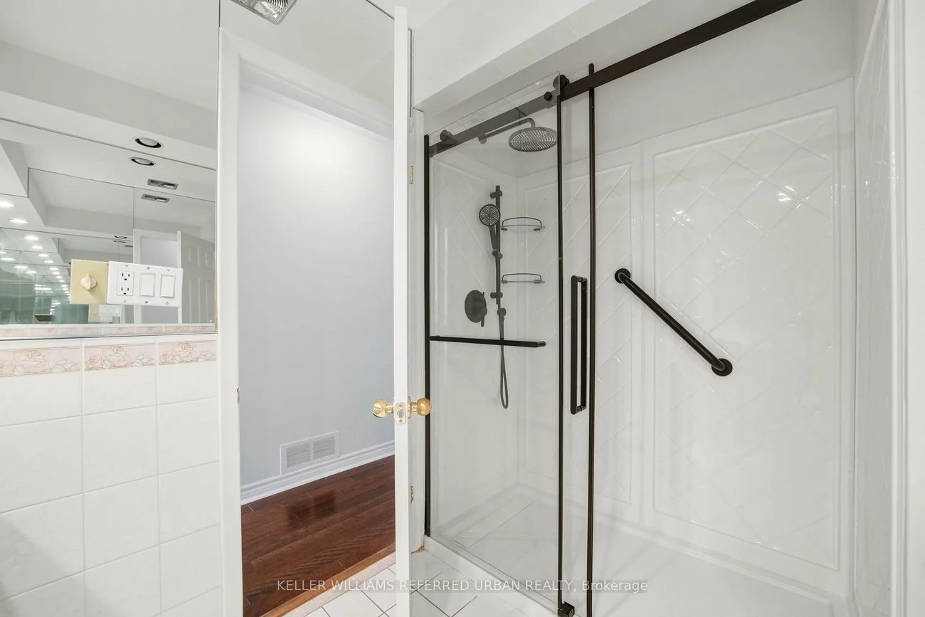 49, Santa Barbara, Willowdale West, Toronto