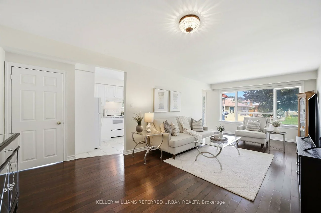 49, Santa Barbara, Willowdale West, Toronto