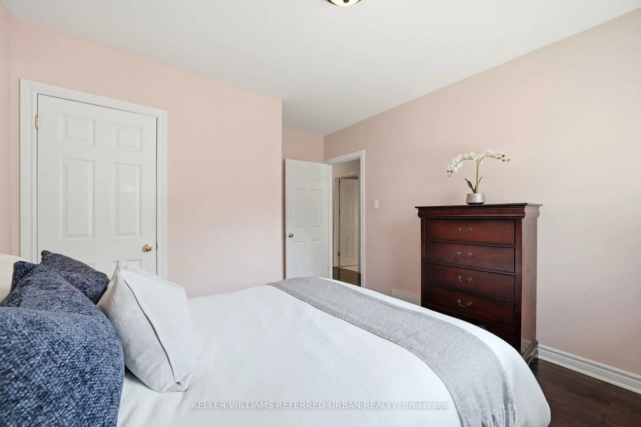 49, Santa Barbara, Willowdale West, Toronto