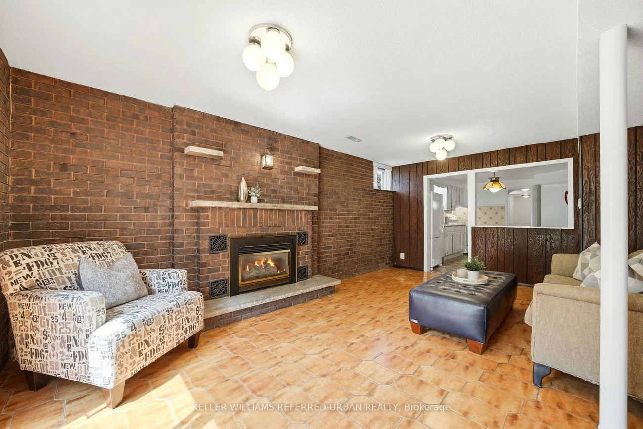 49, Santa Barbara, Willowdale West, Toronto