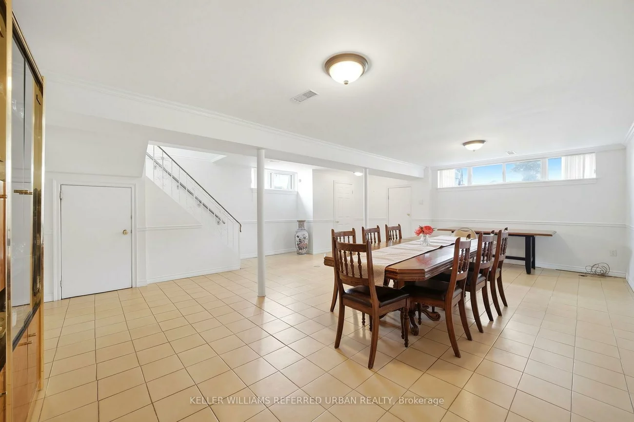 49, Santa Barbara, Willowdale West, Toronto
