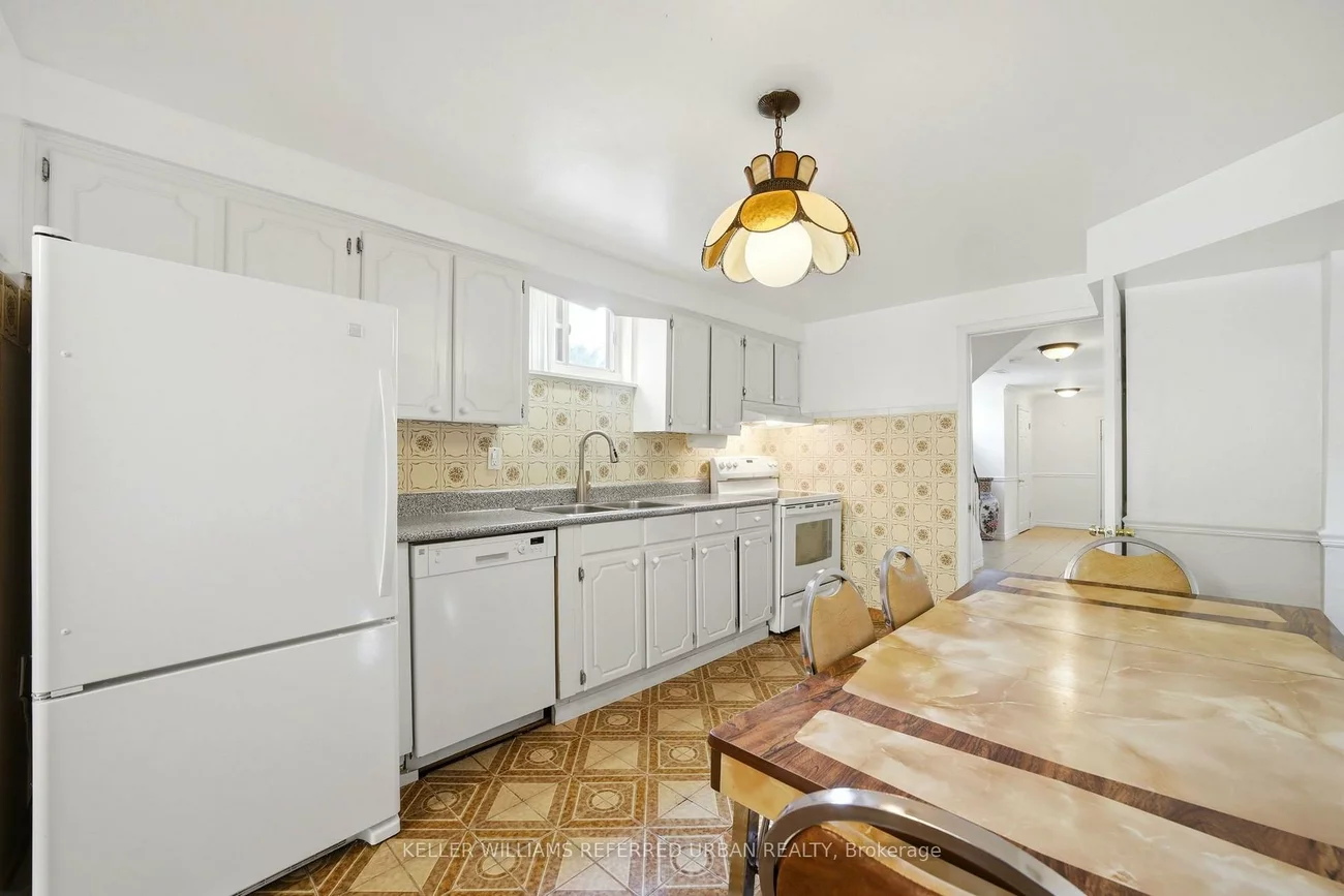 49, Santa Barbara, Willowdale West, Toronto