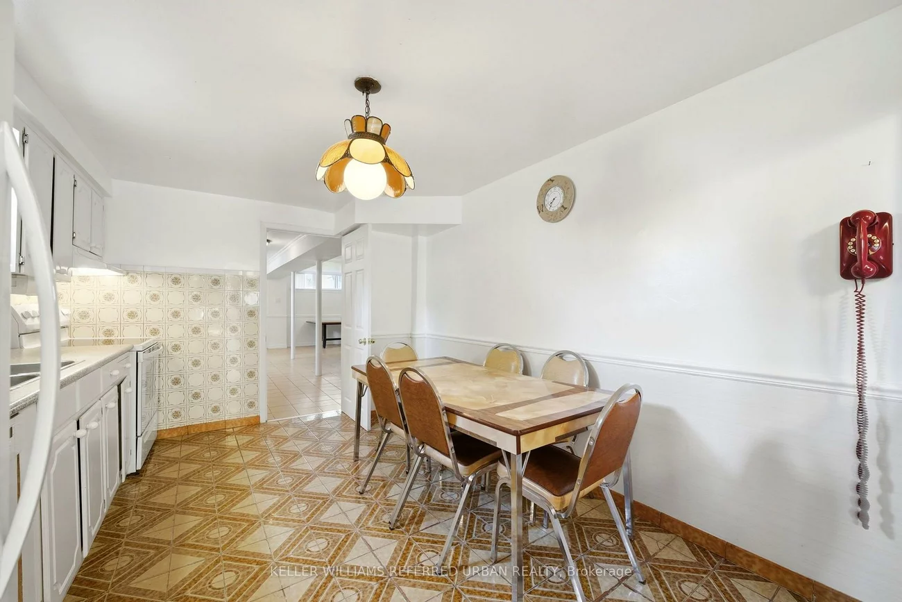 49, Santa Barbara, Willowdale West, Toronto