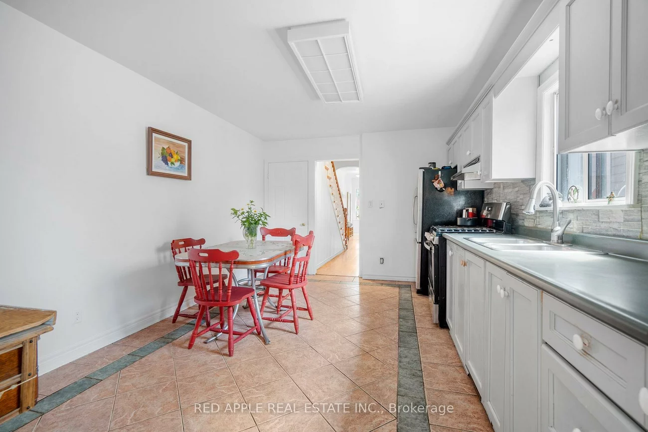546, Dufferin, Little Portugal, Toronto