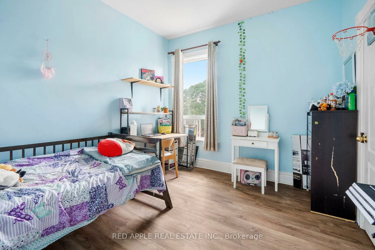 546, Dufferin, Little Portugal, Toronto