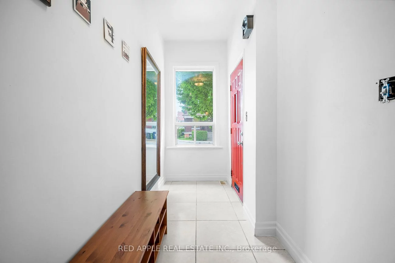 546, Dufferin, Little Portugal, Toronto