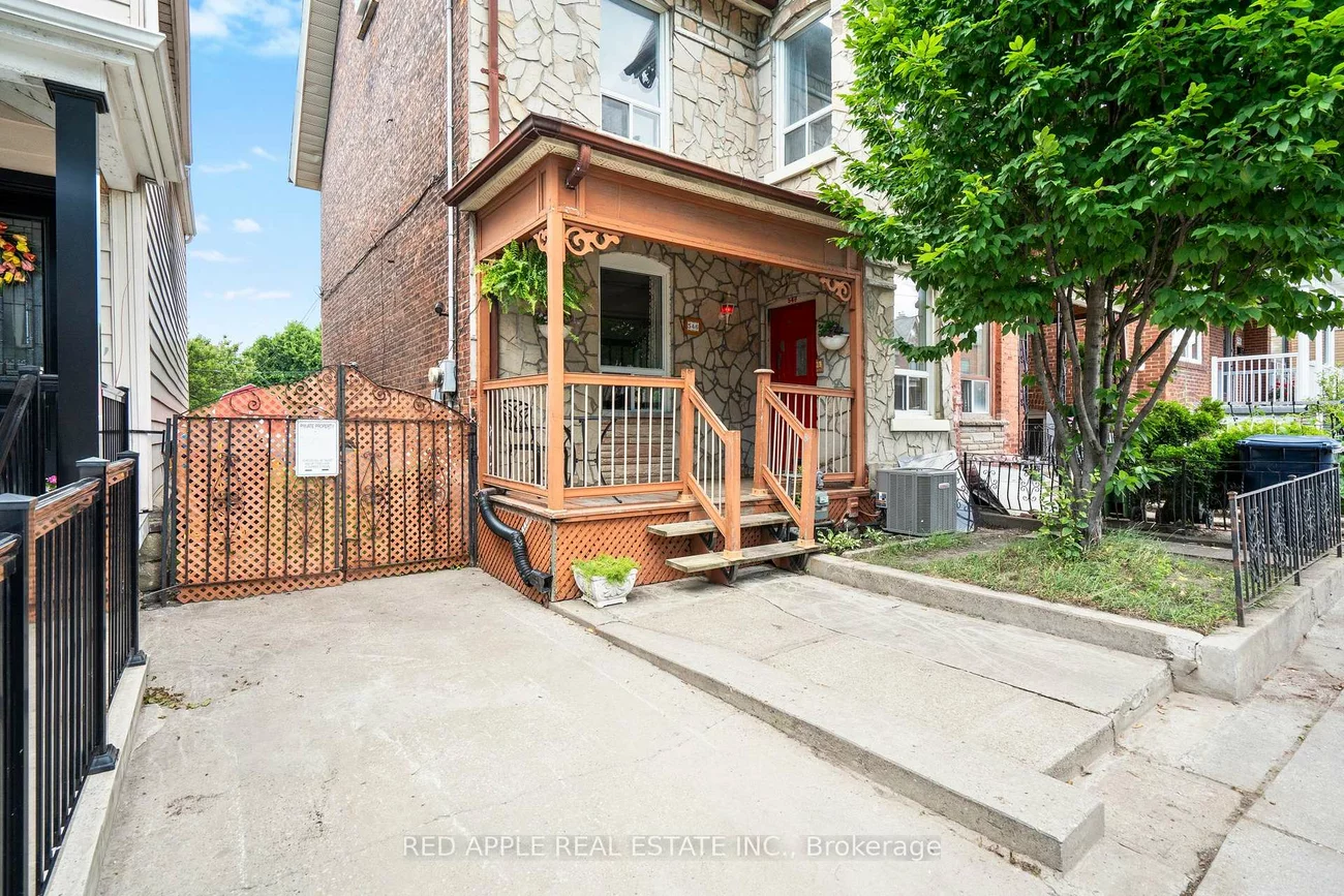 546, Dufferin, Little Portugal, Toronto