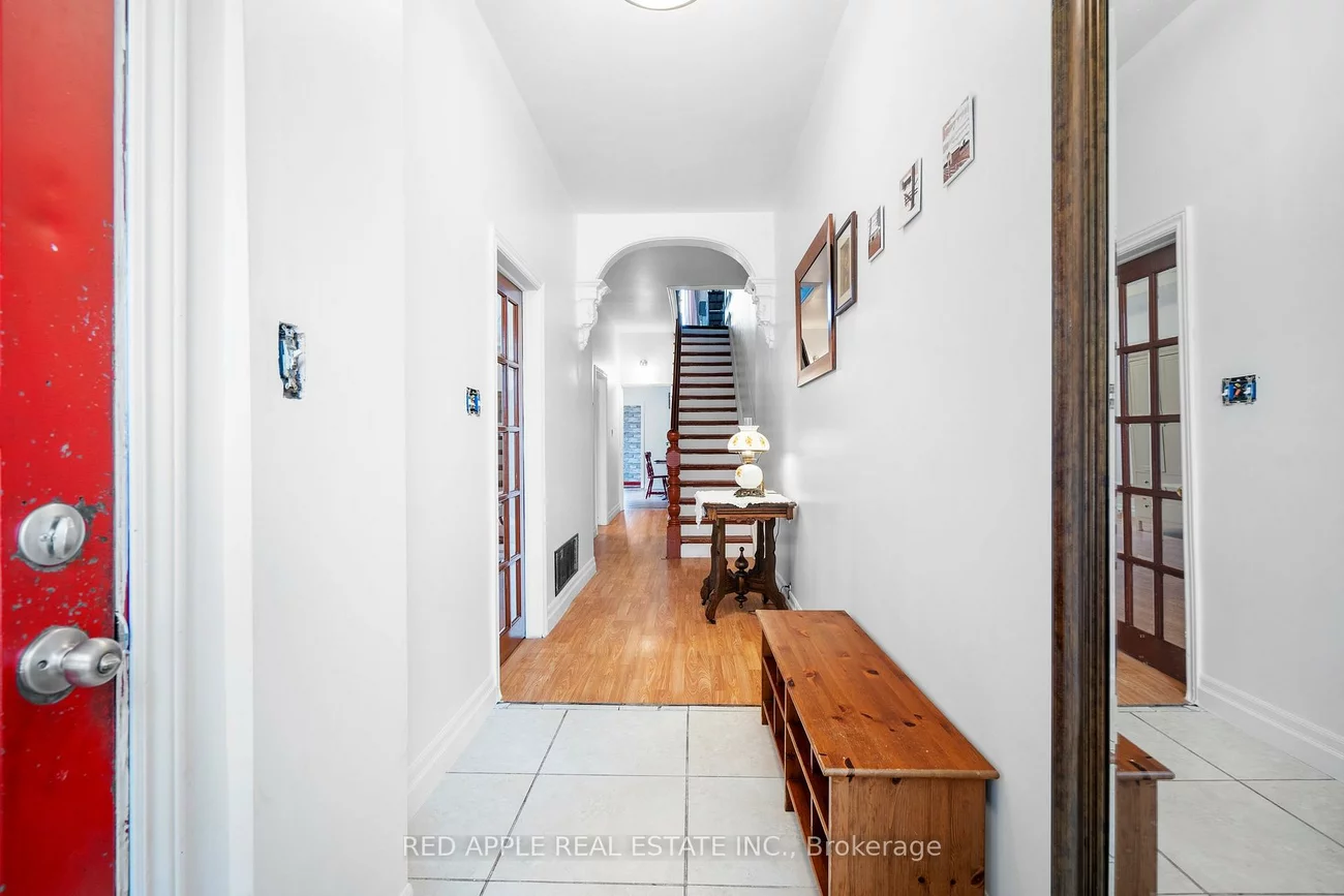 546, Dufferin, Little Portugal, Toronto