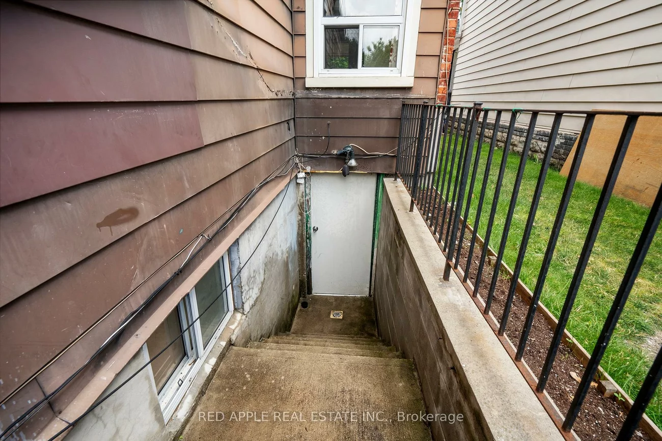 546, Dufferin, Little Portugal, Toronto