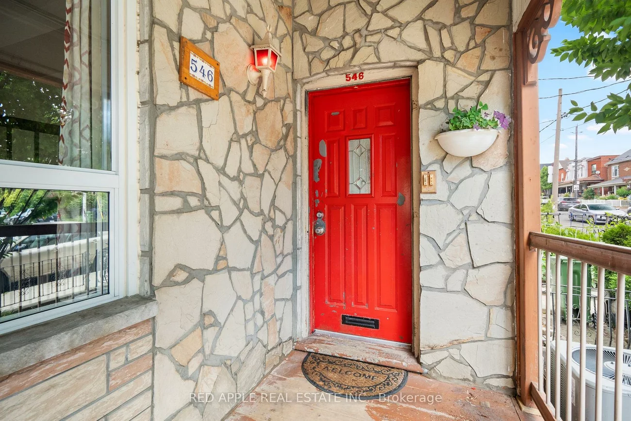 546, Dufferin, Little Portugal, Toronto