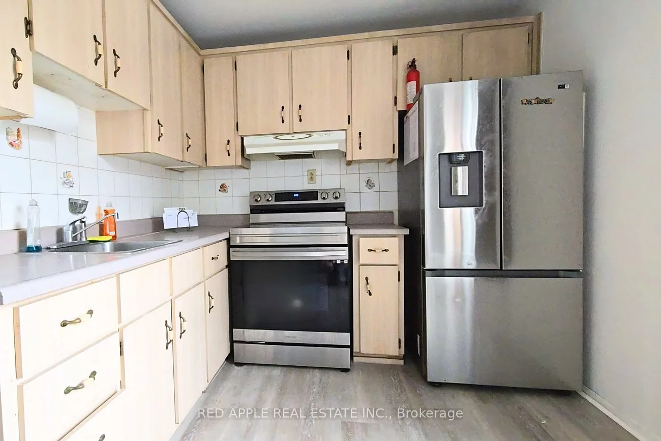 546, Dufferin, Little Portugal, Toronto