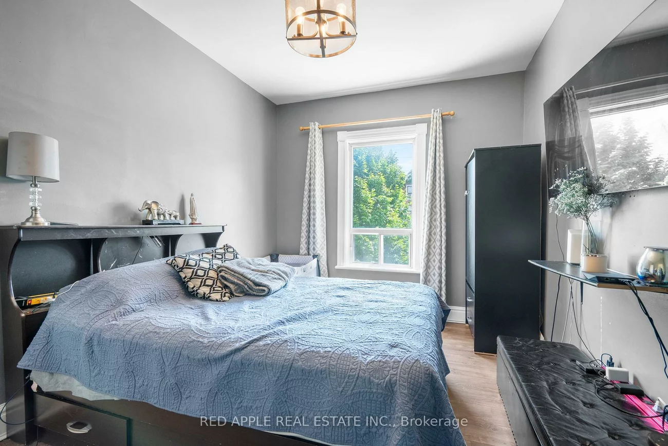 546, Dufferin, Little Portugal, Toronto