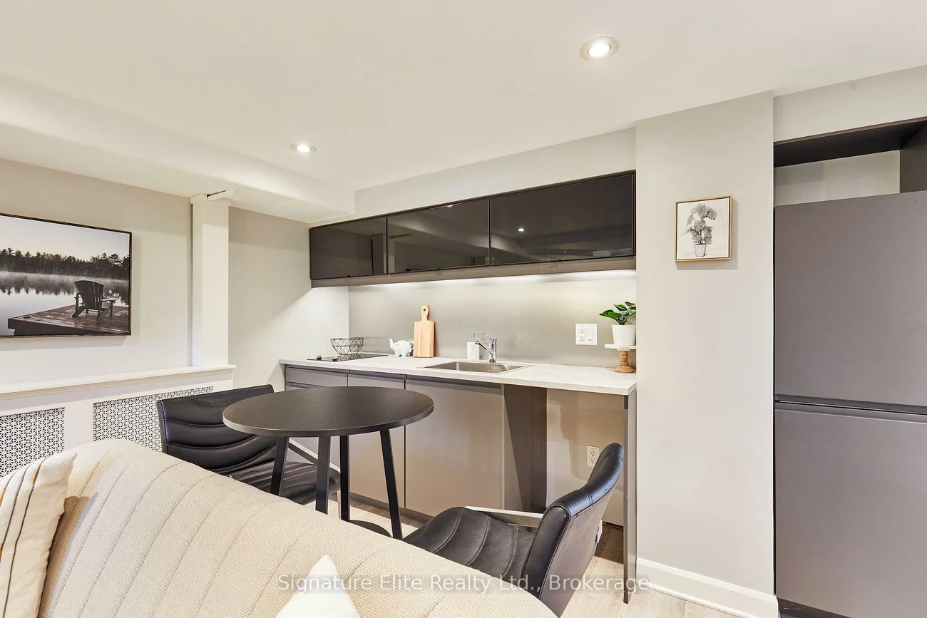 153, Parkhurst, Leaside, Toronto