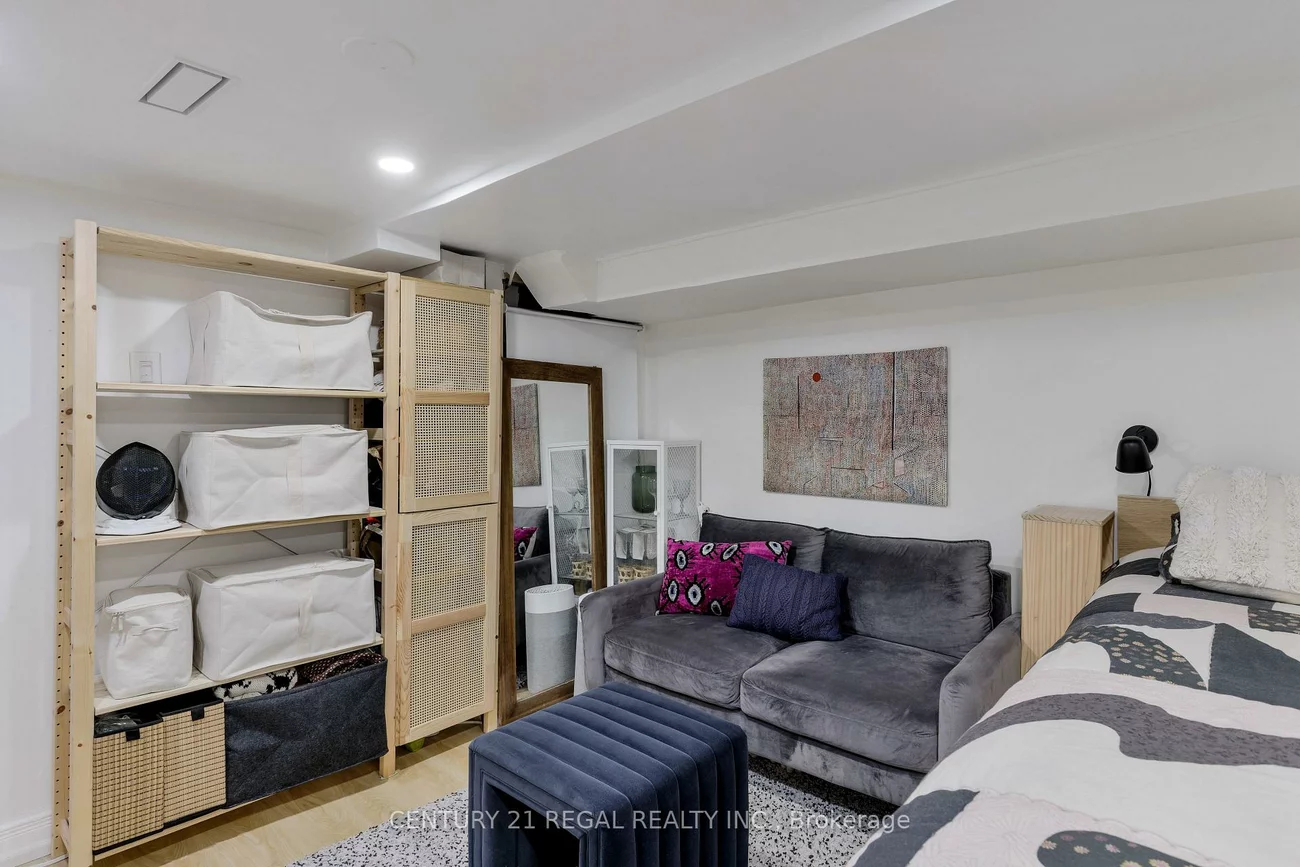 55, Shirley, Little Portugal, Toronto