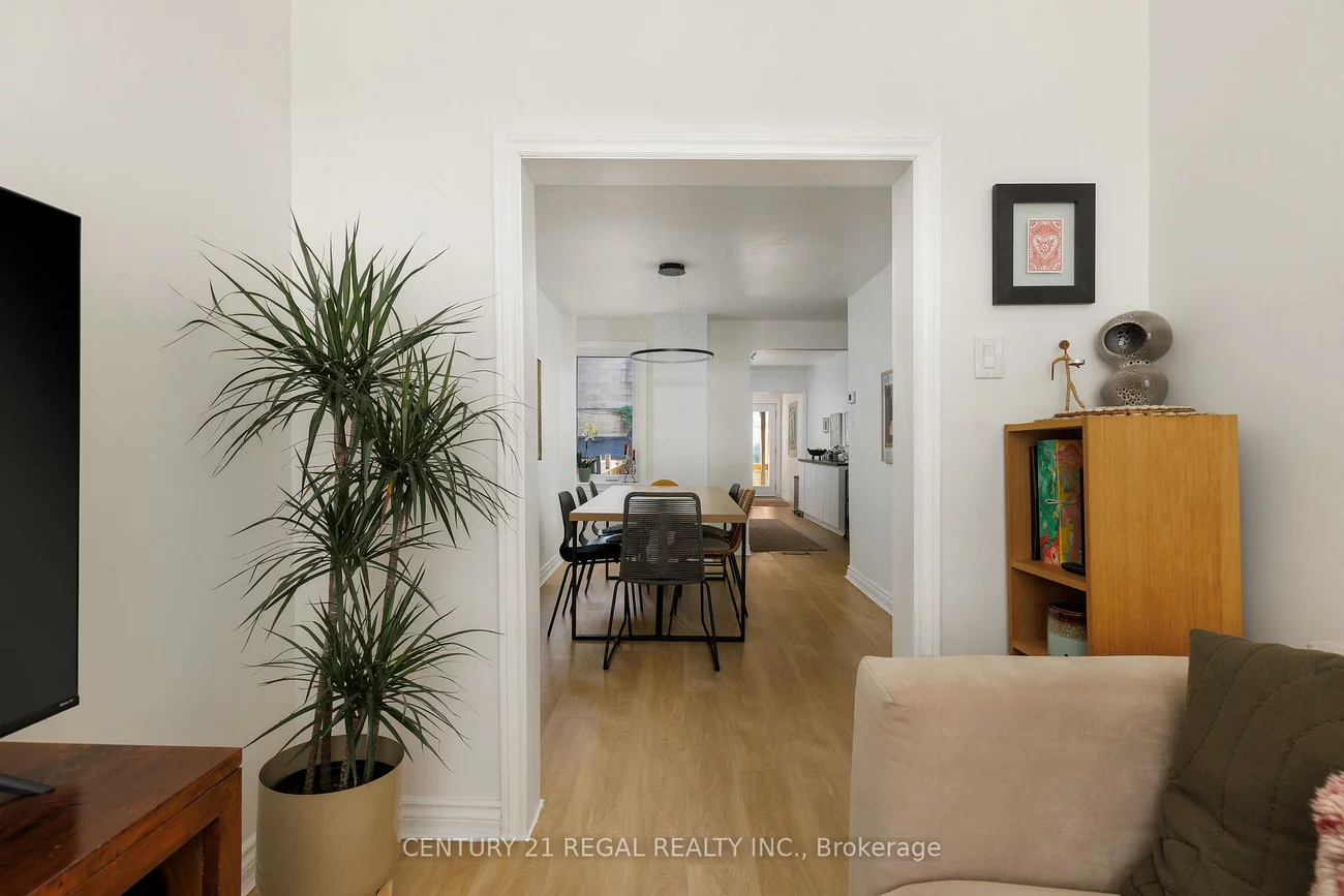 55, Shirley, Little Portugal, Toronto
