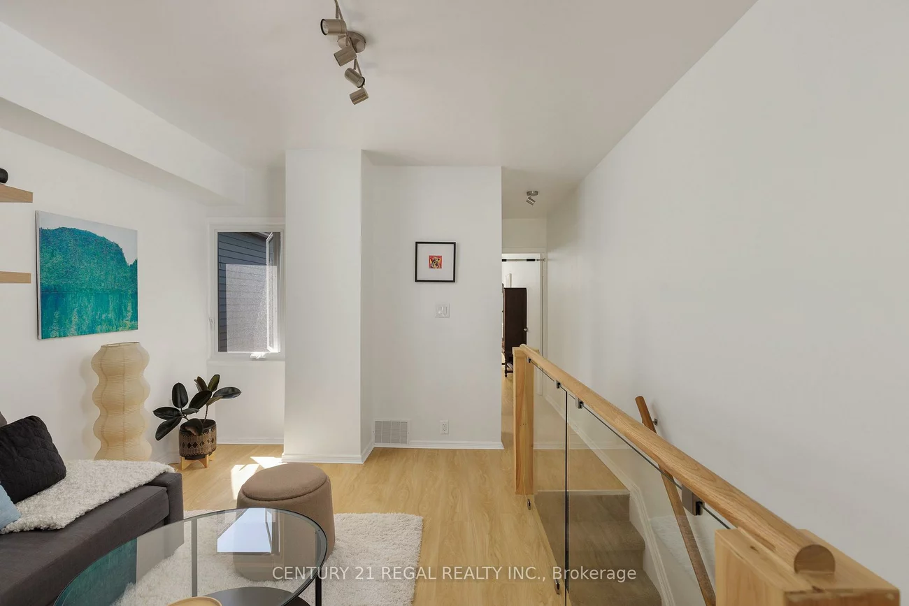 55, Shirley, Little Portugal, Toronto