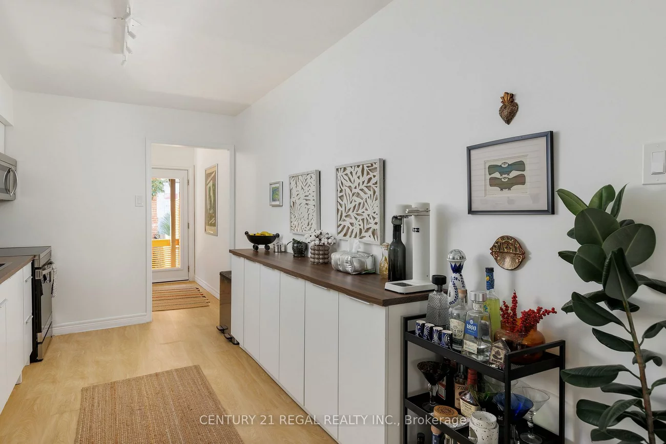 55, Shirley, Little Portugal, Toronto
