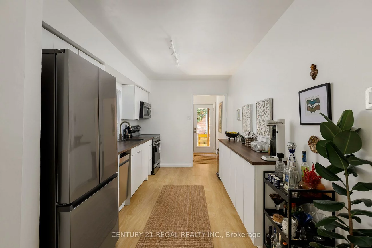55, Shirley, Little Portugal, Toronto
