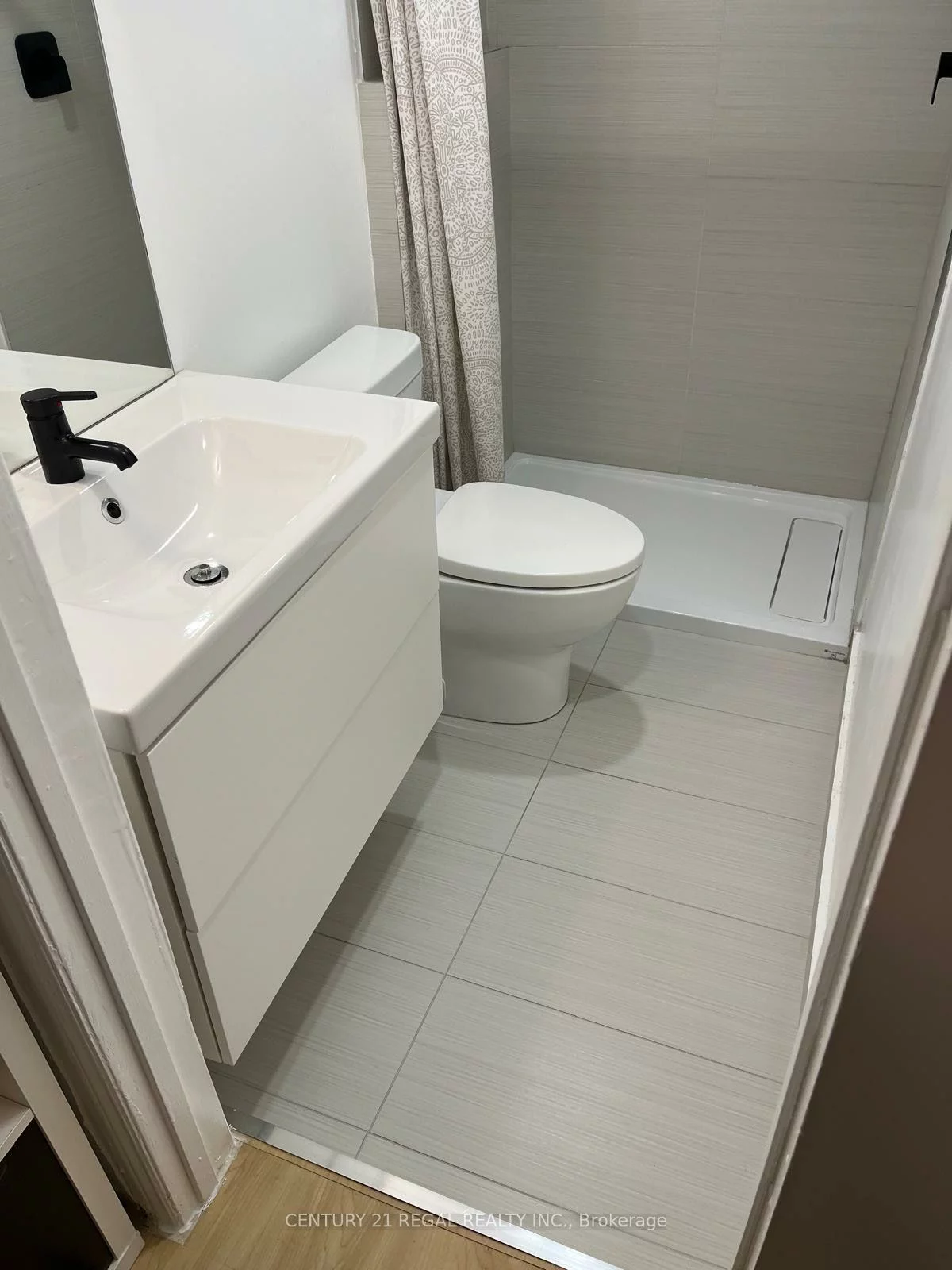 55, Shirley, Little Portugal, Toronto