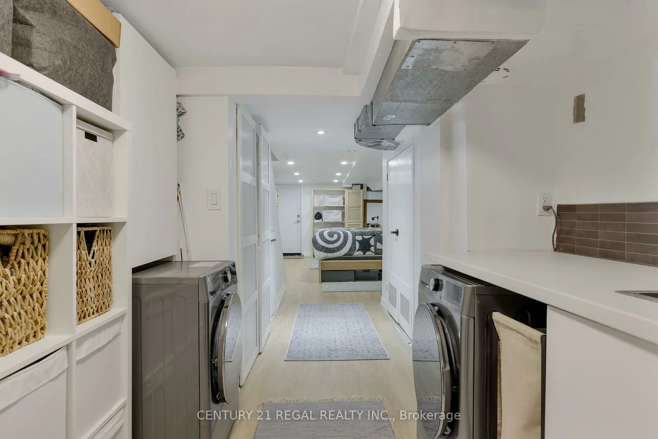 55, Shirley, Little Portugal, Toronto