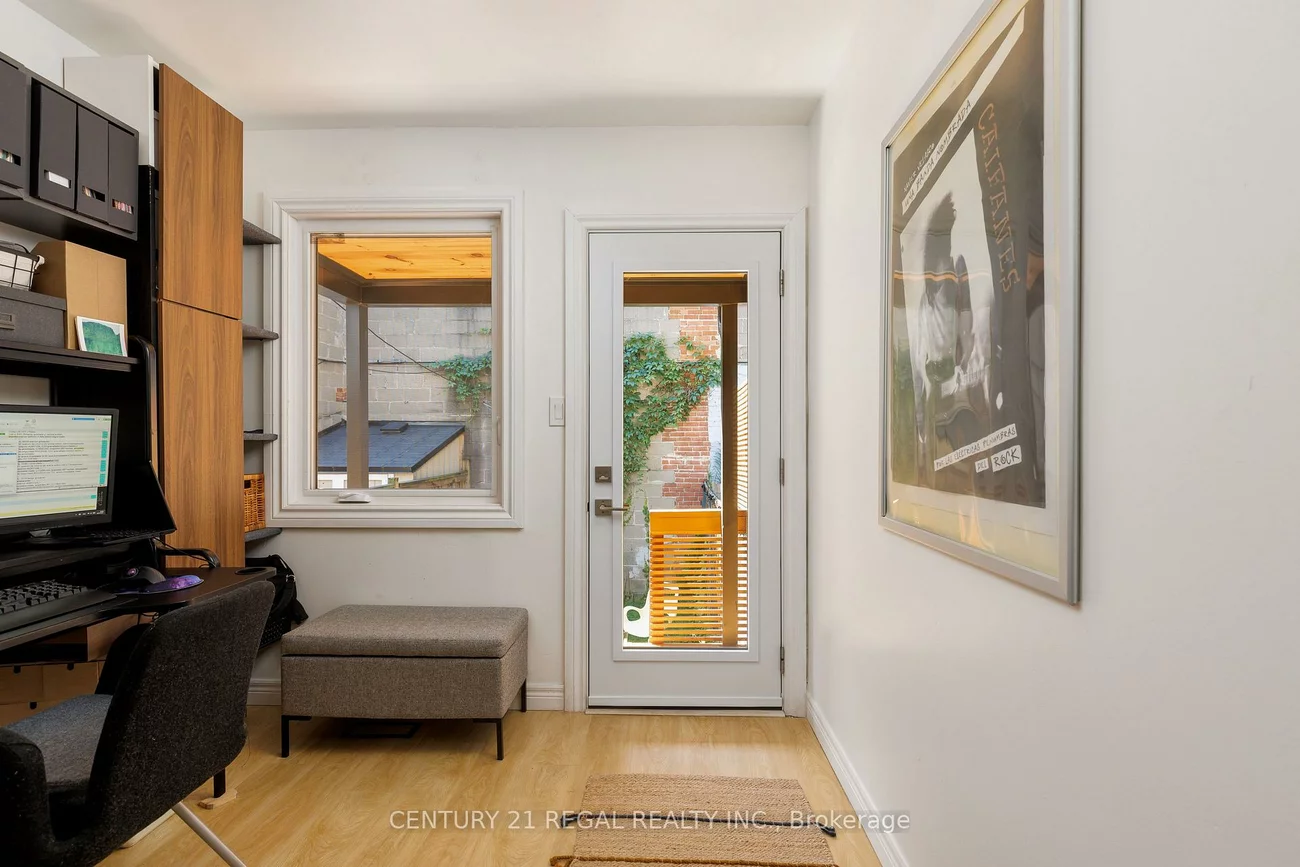 55, Shirley, Little Portugal, Toronto