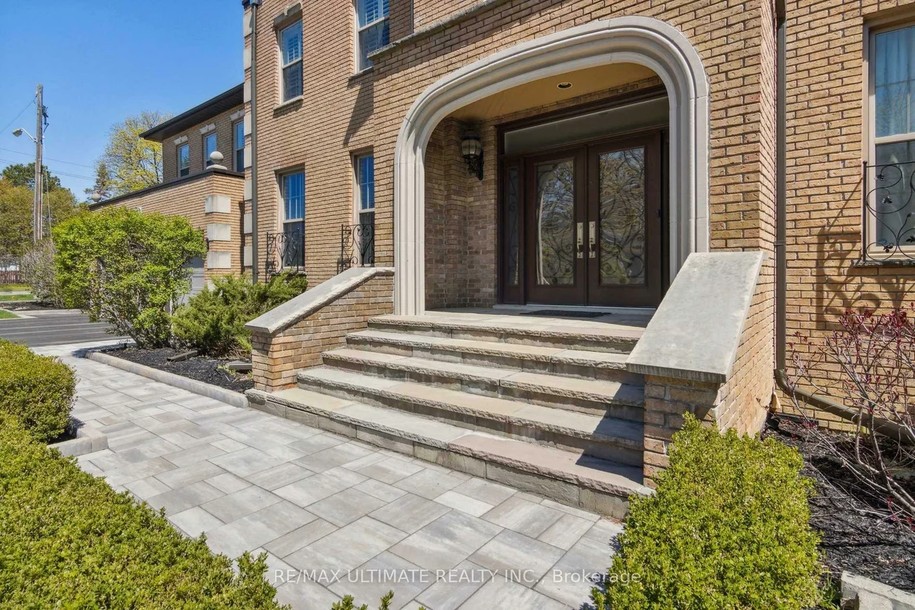 1, Versailles, Banbury-Don Mills, Toronto