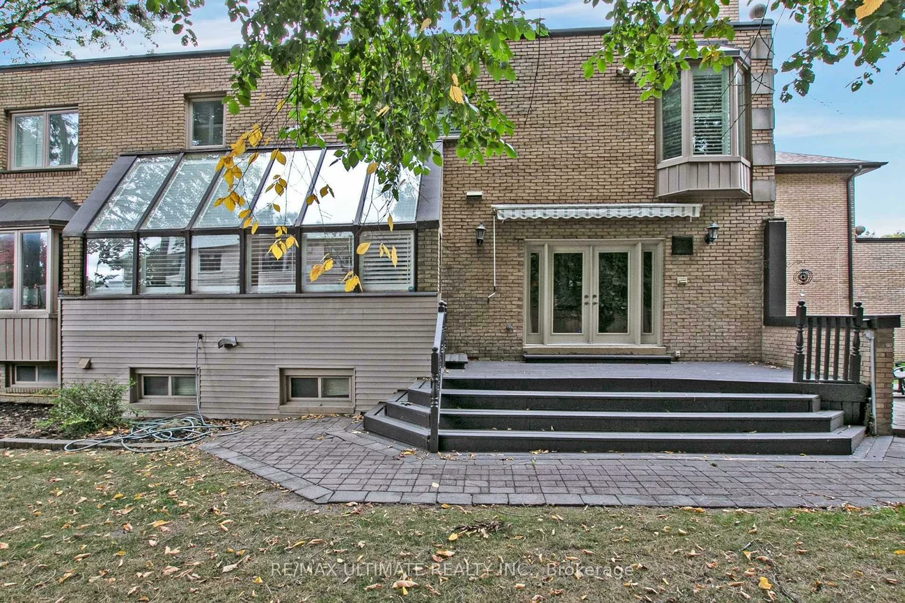 1, Versailles, Banbury-Don Mills, Toronto