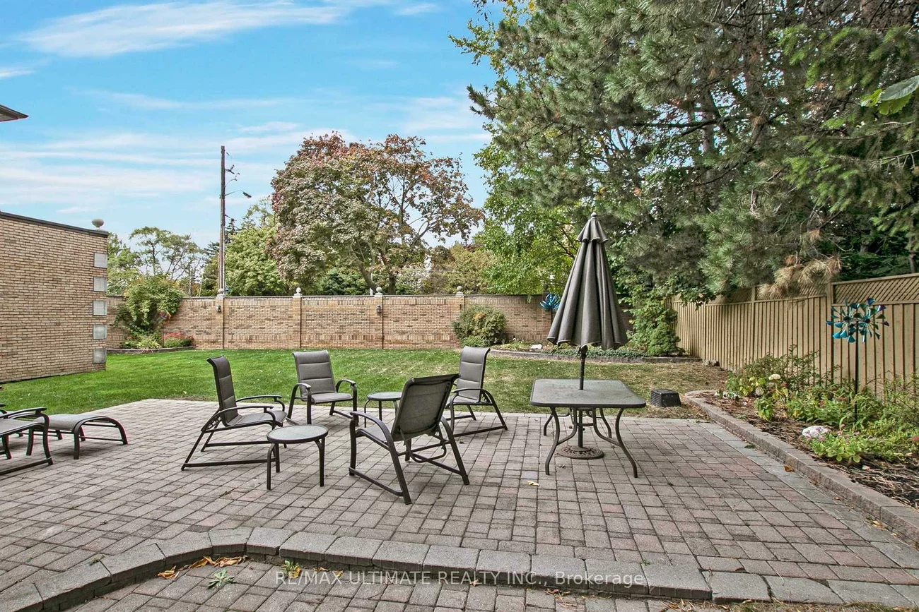 1, Versailles, Banbury-Don Mills, Toronto