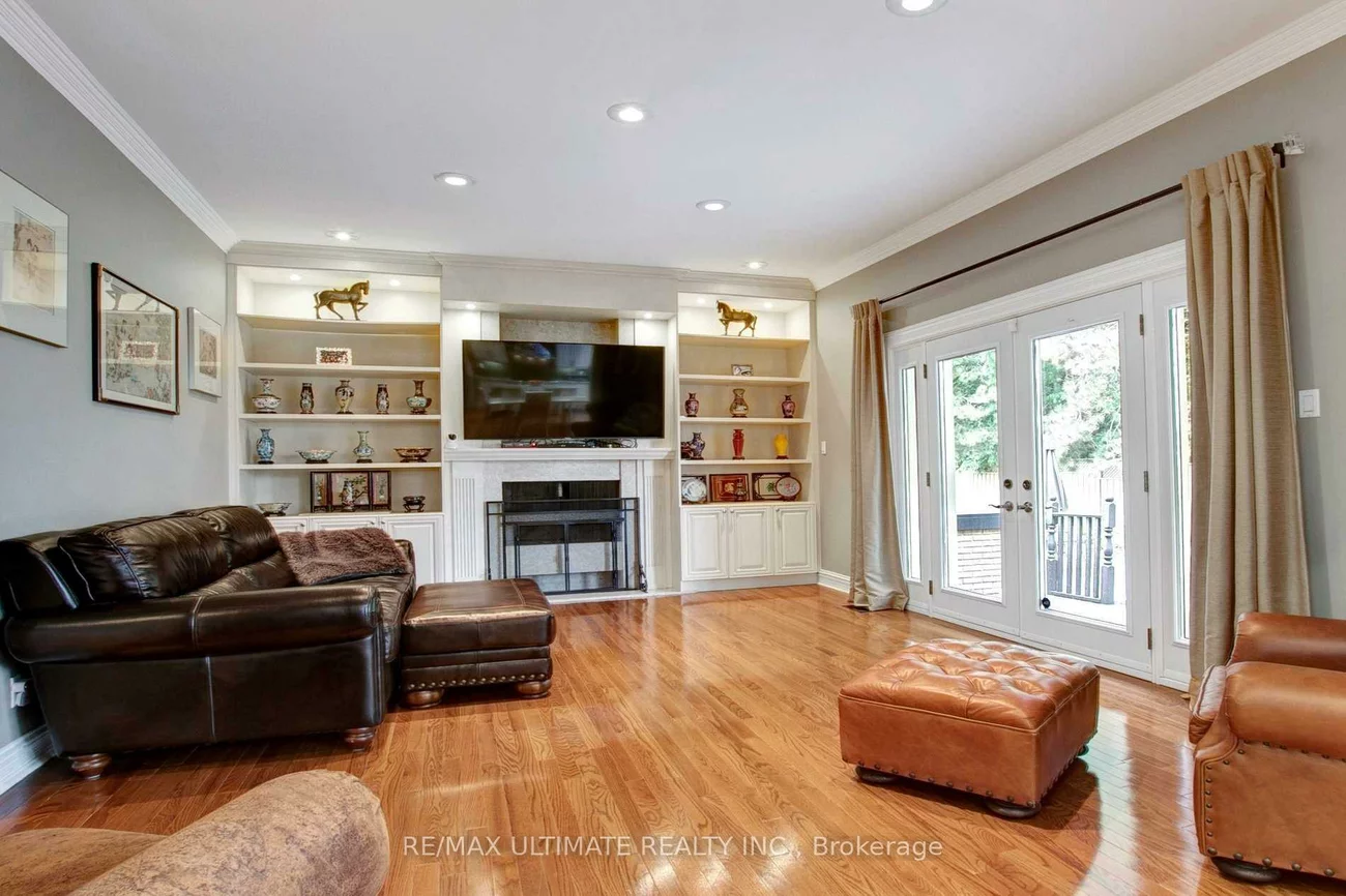 1, Versailles, Banbury-Don Mills, Toronto