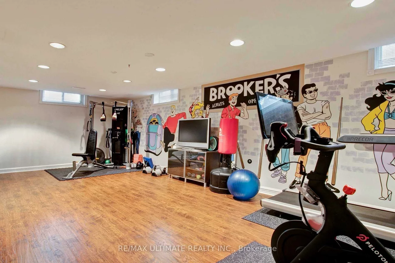 1, Versailles, Banbury-Don Mills, Toronto