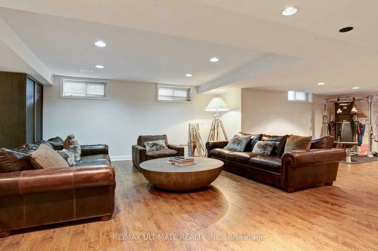 1, Versailles, Banbury-Don Mills, Toronto
