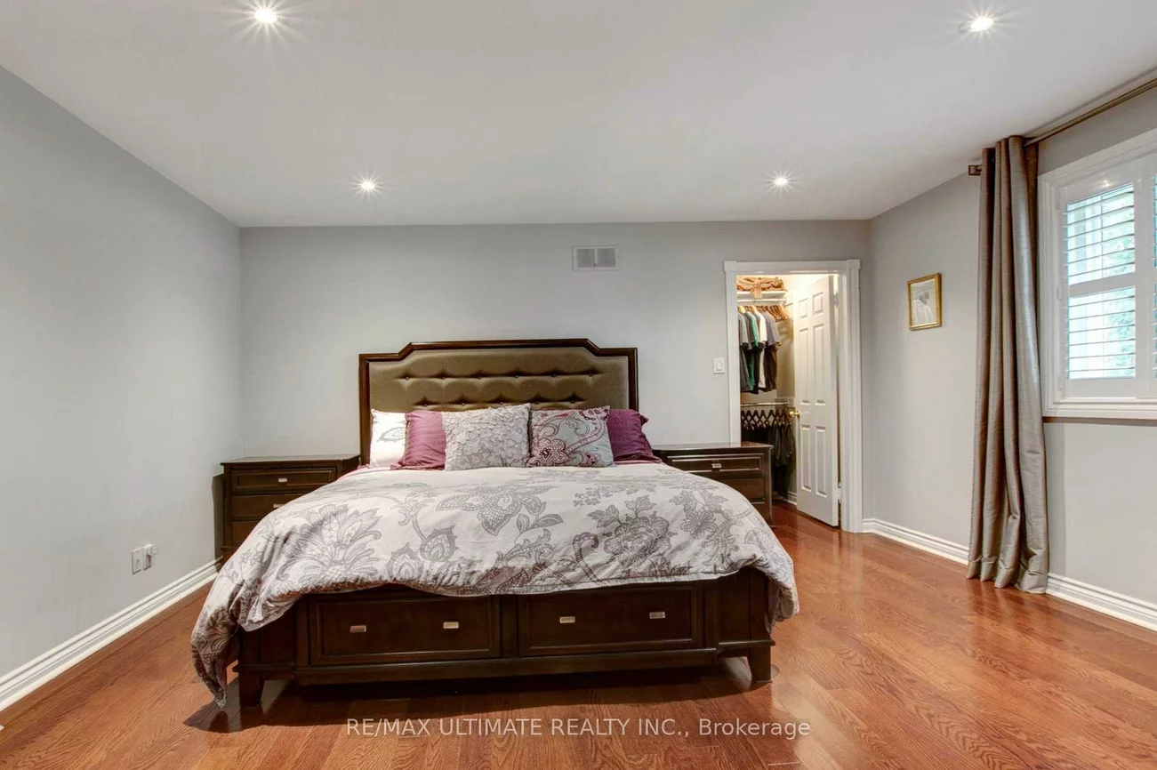 1, Versailles, Banbury-Don Mills, Toronto