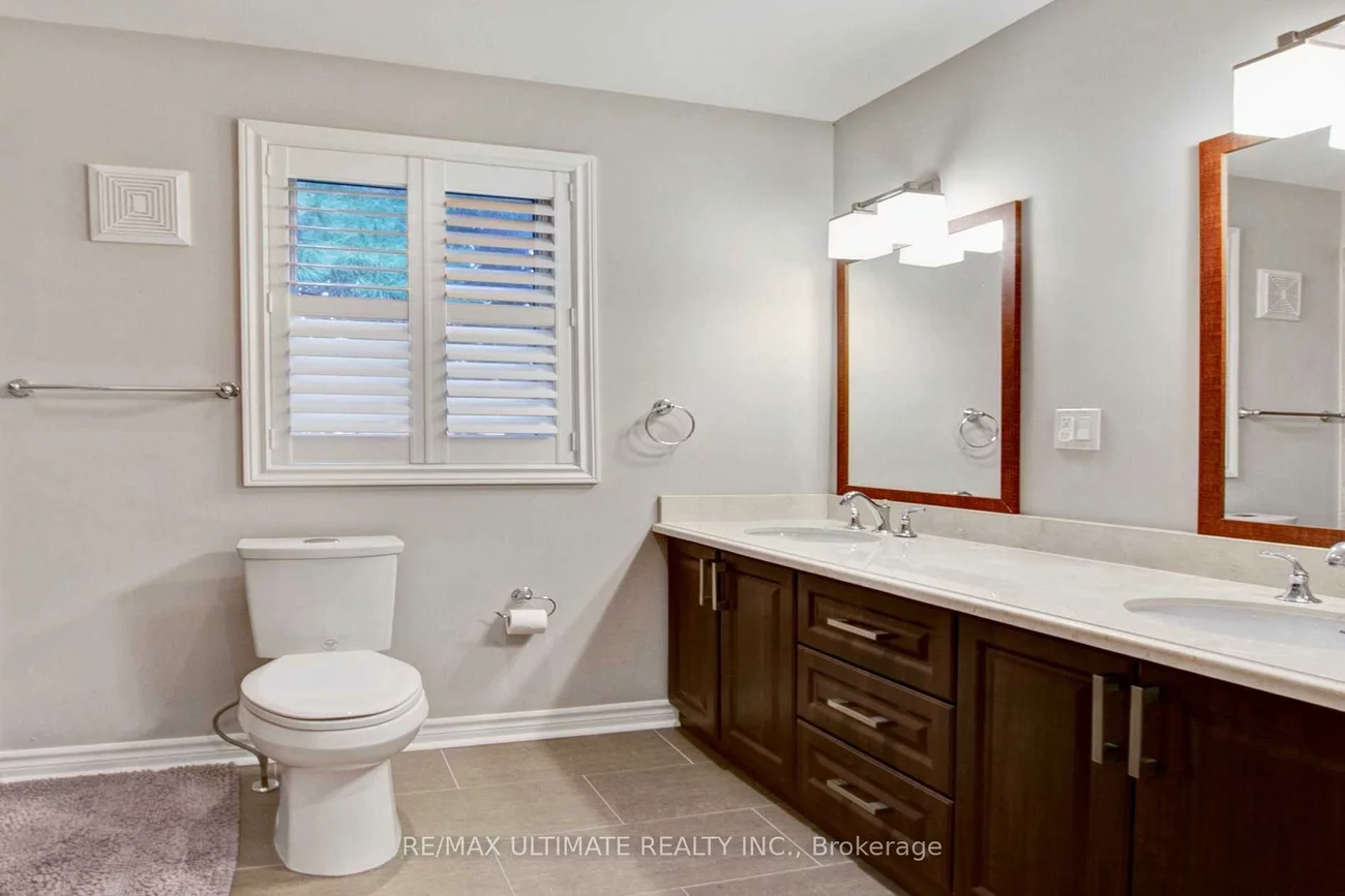 1, Versailles, Banbury-Don Mills, Toronto