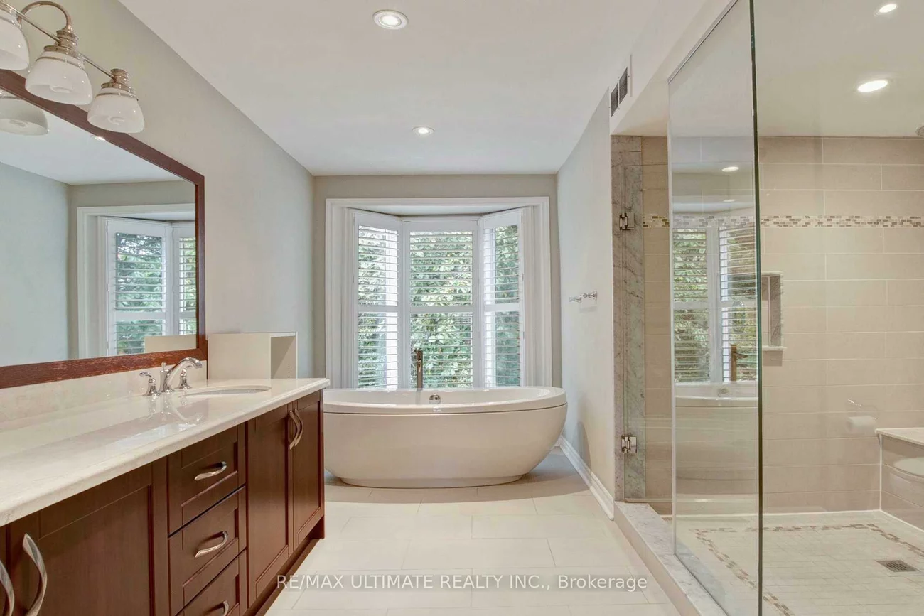 1, Versailles, Banbury-Don Mills, Toronto