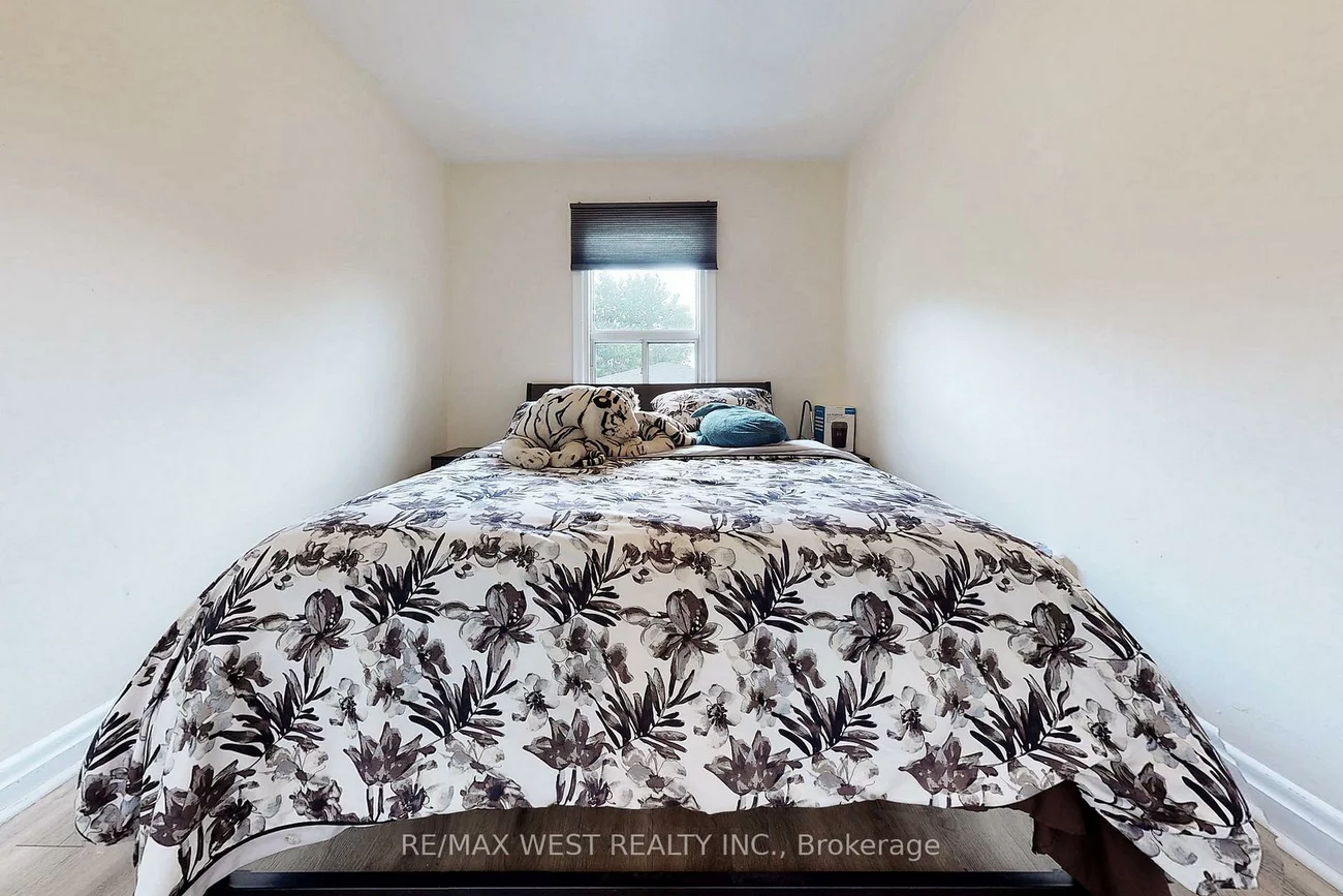 139, Ranee, Englemount-Lawrence, Toronto