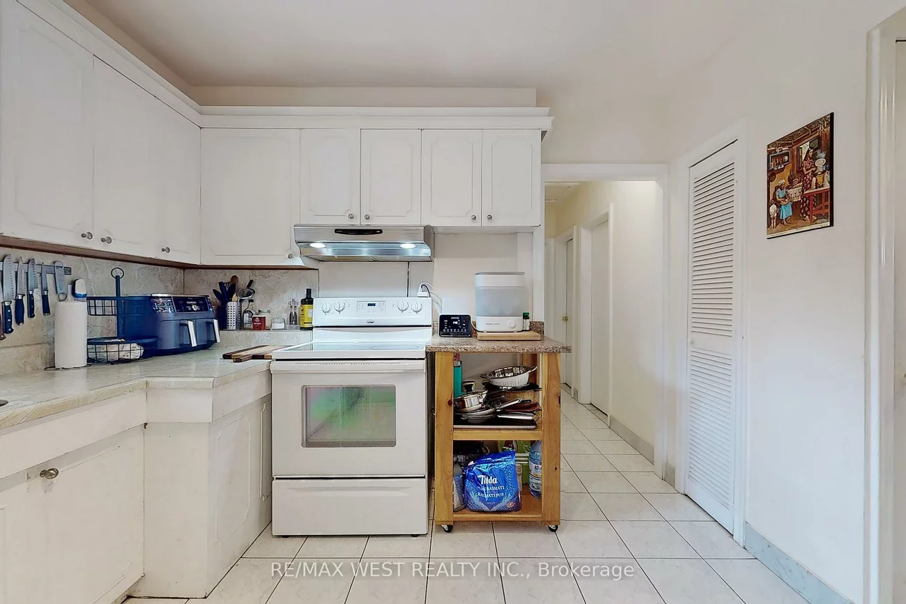 139, Ranee, Englemount-Lawrence, Toronto