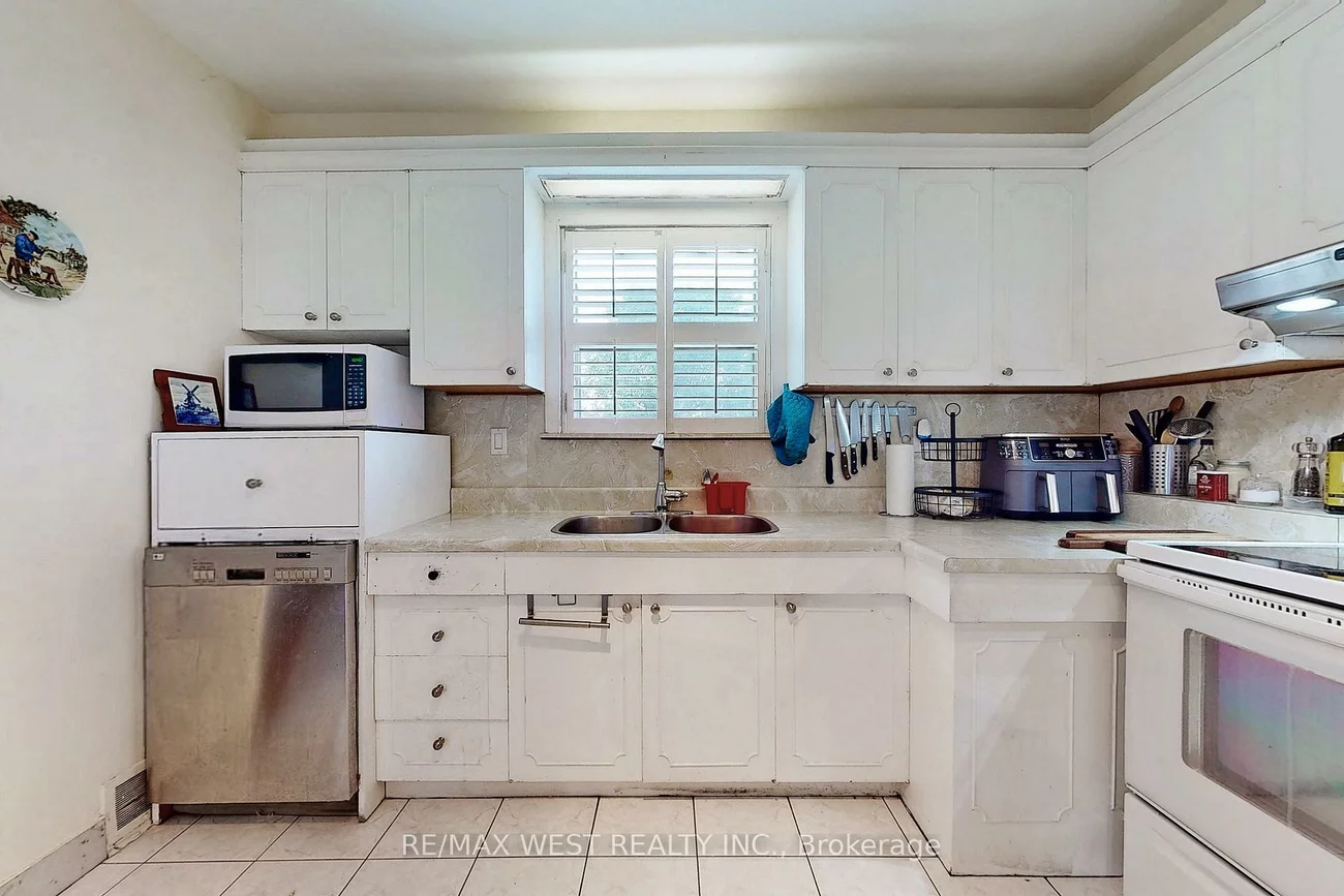 139, Ranee, Englemount-Lawrence, Toronto