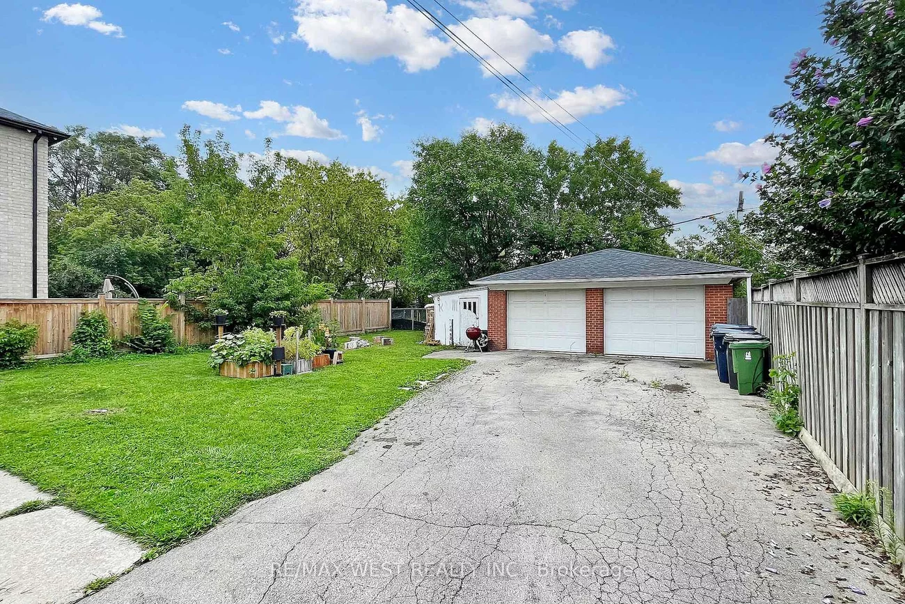 139, Ranee, Englemount-Lawrence, Toronto