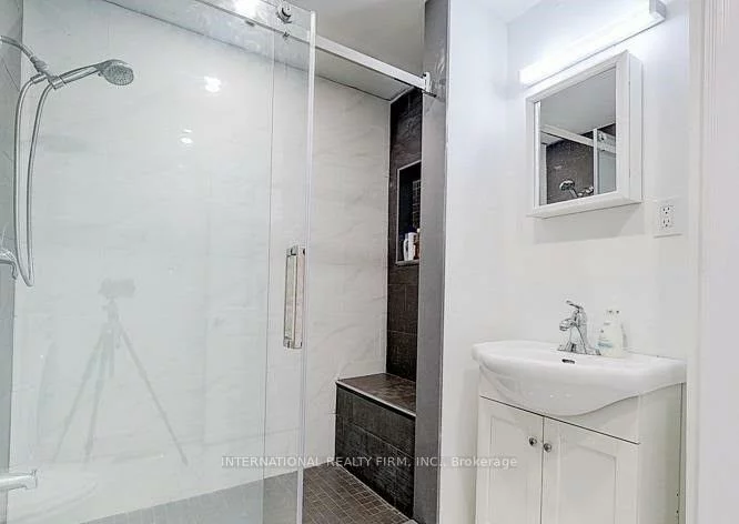 8, Farrell, Willowdale West, Toronto
