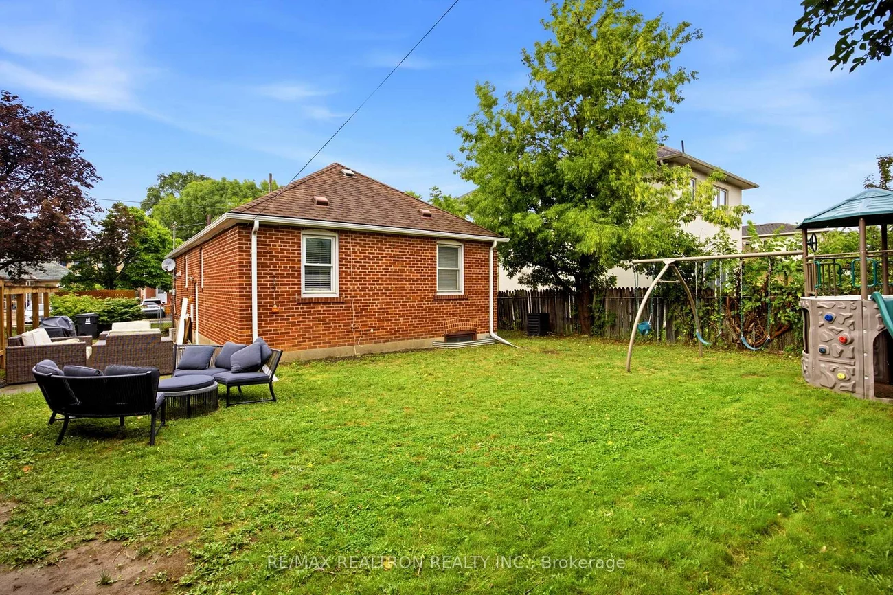 149, Fairholme, Englemount-Lawrence, Toronto