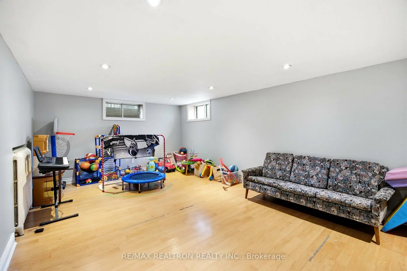 149, Fairholme, Englemount-Lawrence, Toronto