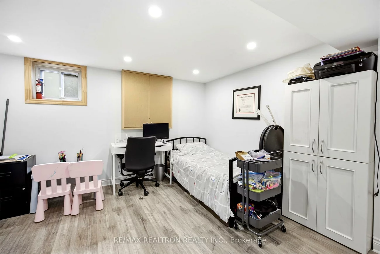 149, Fairholme, Englemount-Lawrence, Toronto