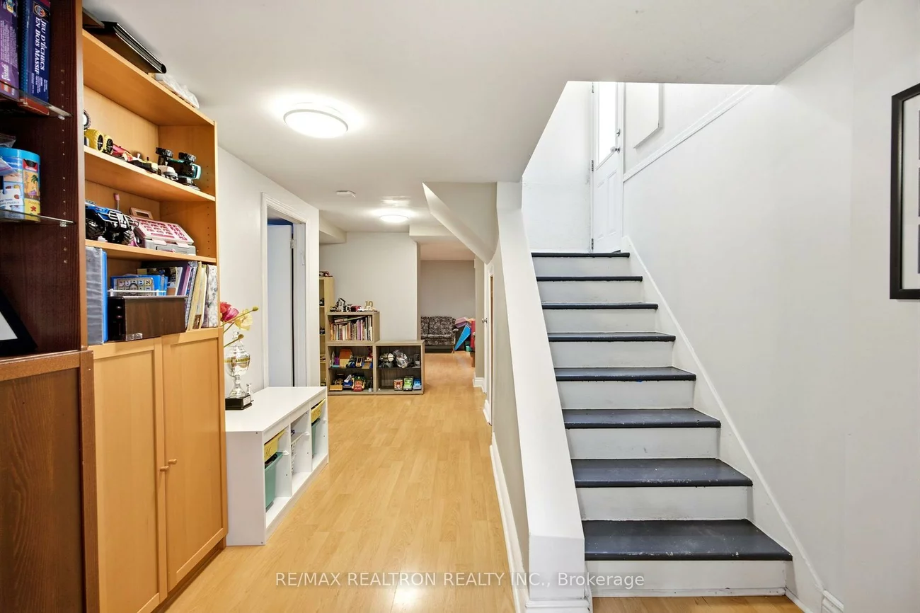 149, Fairholme, Englemount-Lawrence, Toronto