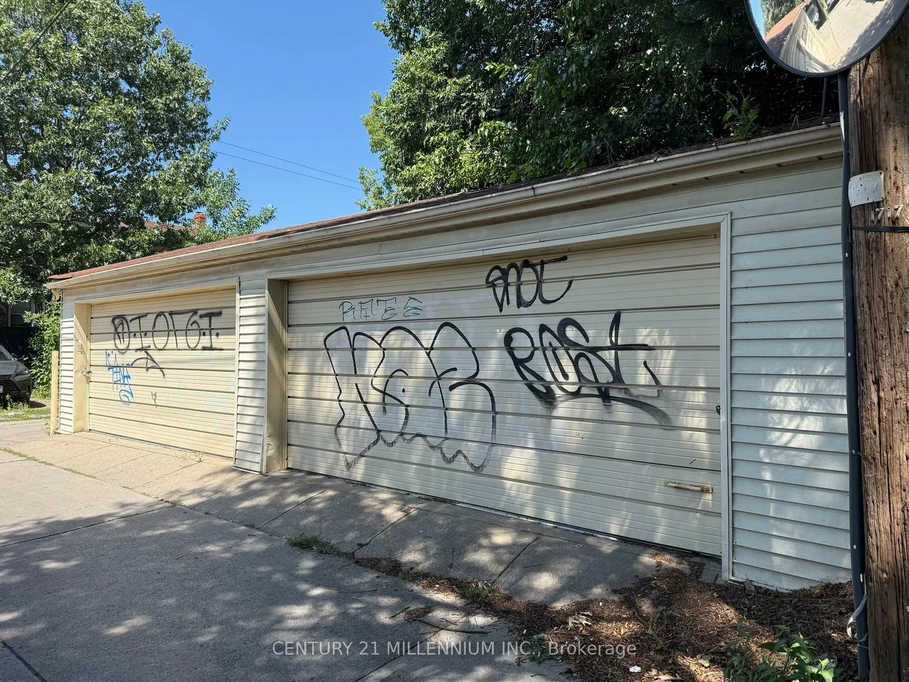 275R, Lansdowne, Little Portugal, Toronto