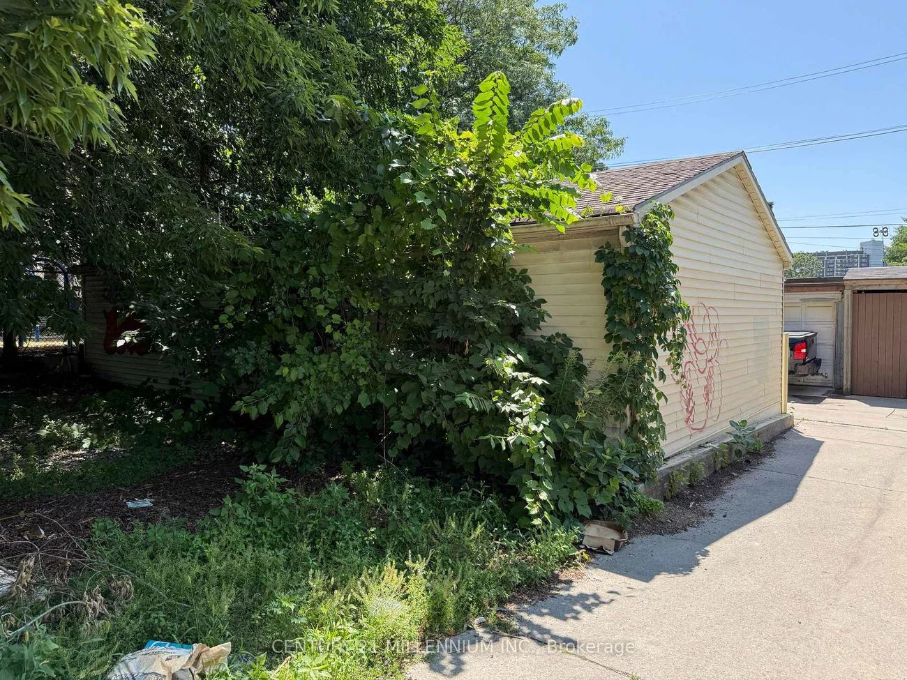 275R, Lansdowne, Little Portugal, Toronto