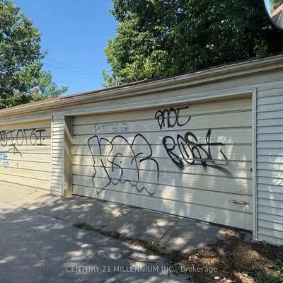 275R, Lansdowne, Little Portugal, Toronto