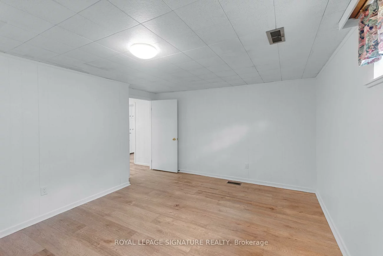 43, Viamede, Bayview Village, Toronto