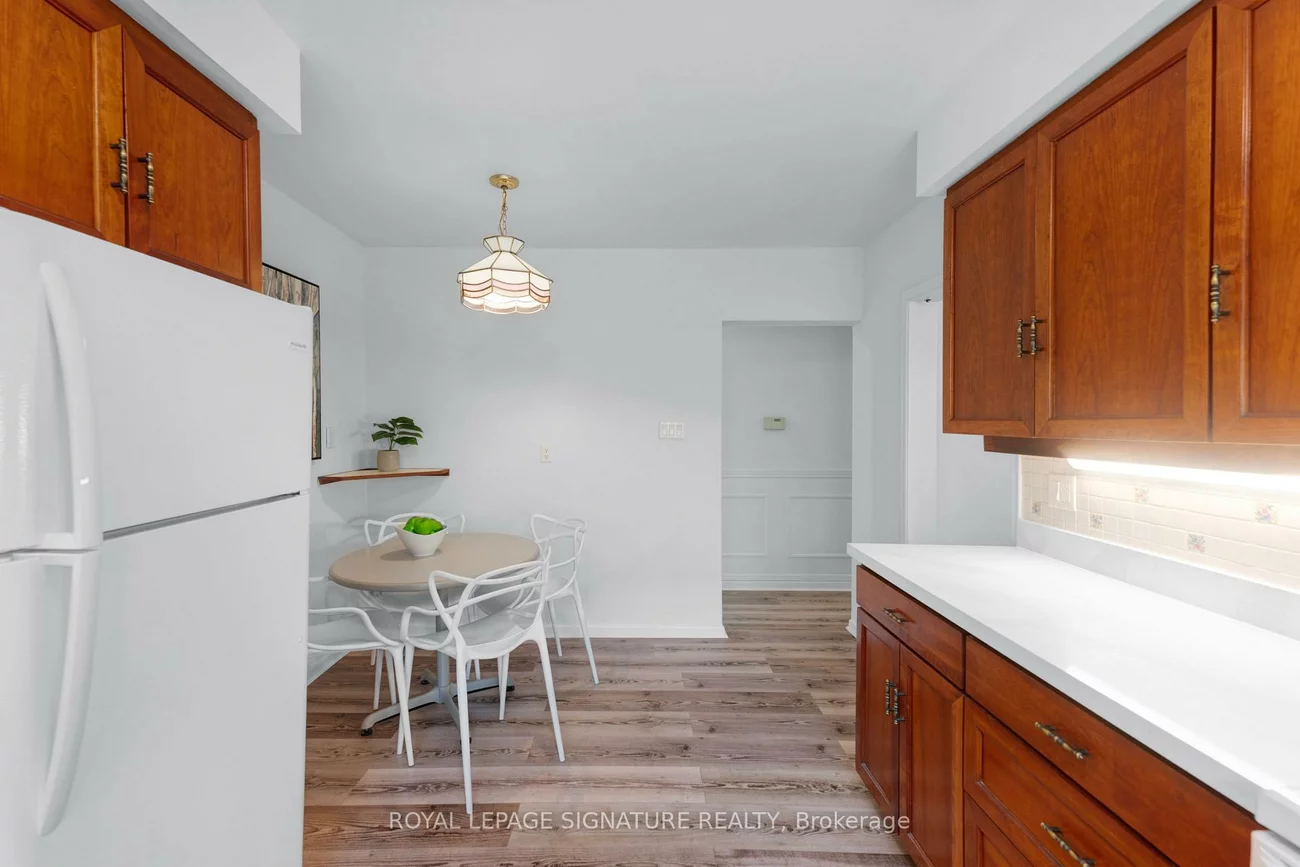 43, Viamede, Bayview Village, Toronto