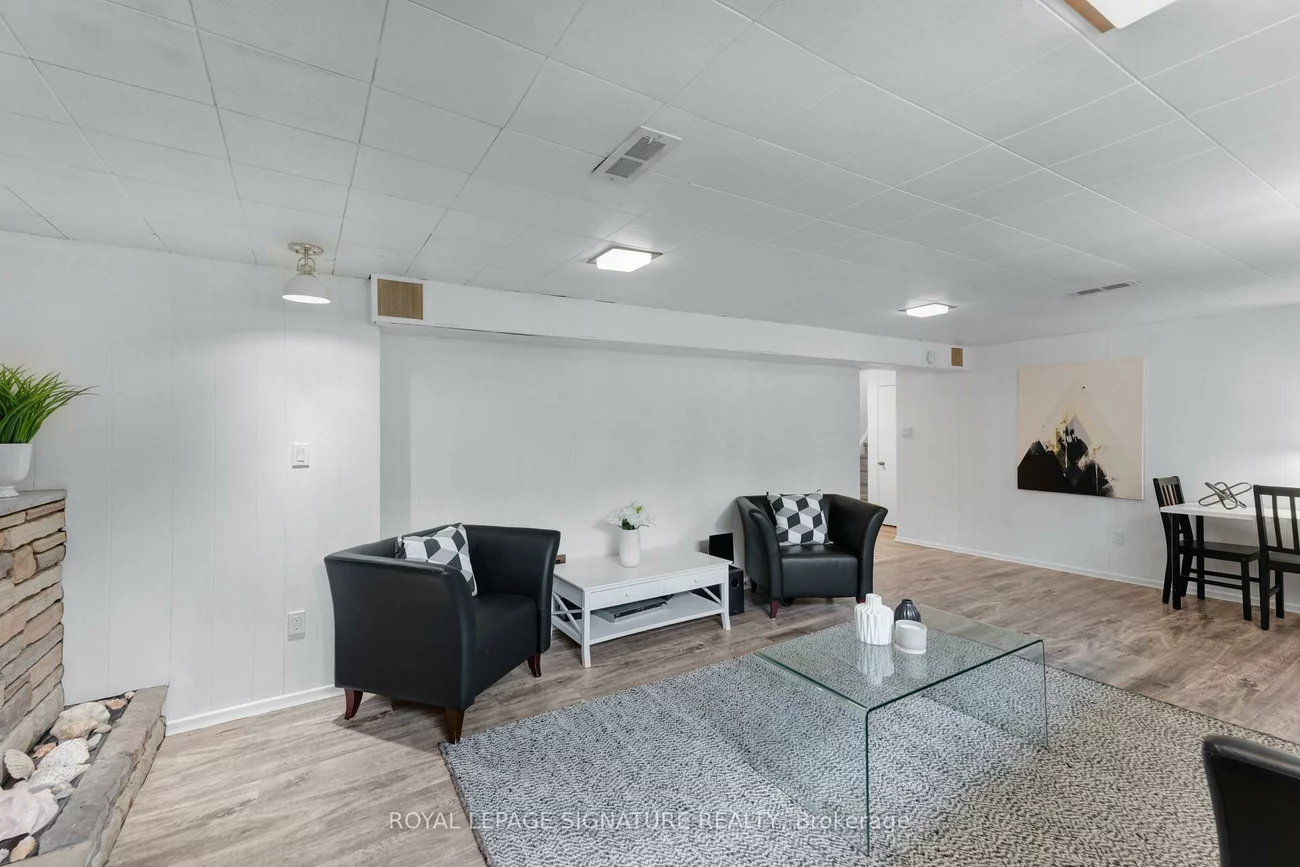 43, Viamede, Bayview Village, Toronto